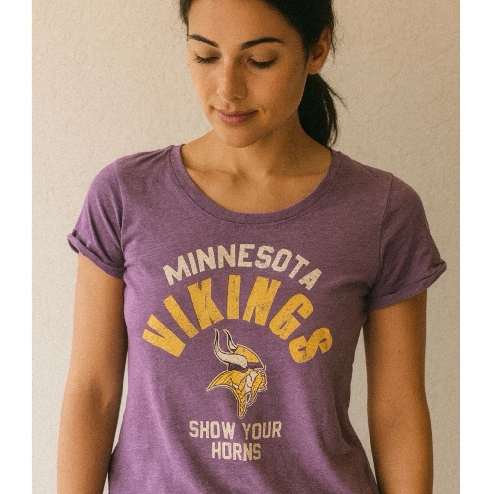 Minnesota Vikings Womens Graphic Tee Show Your Horns Size XS MN NFL Football